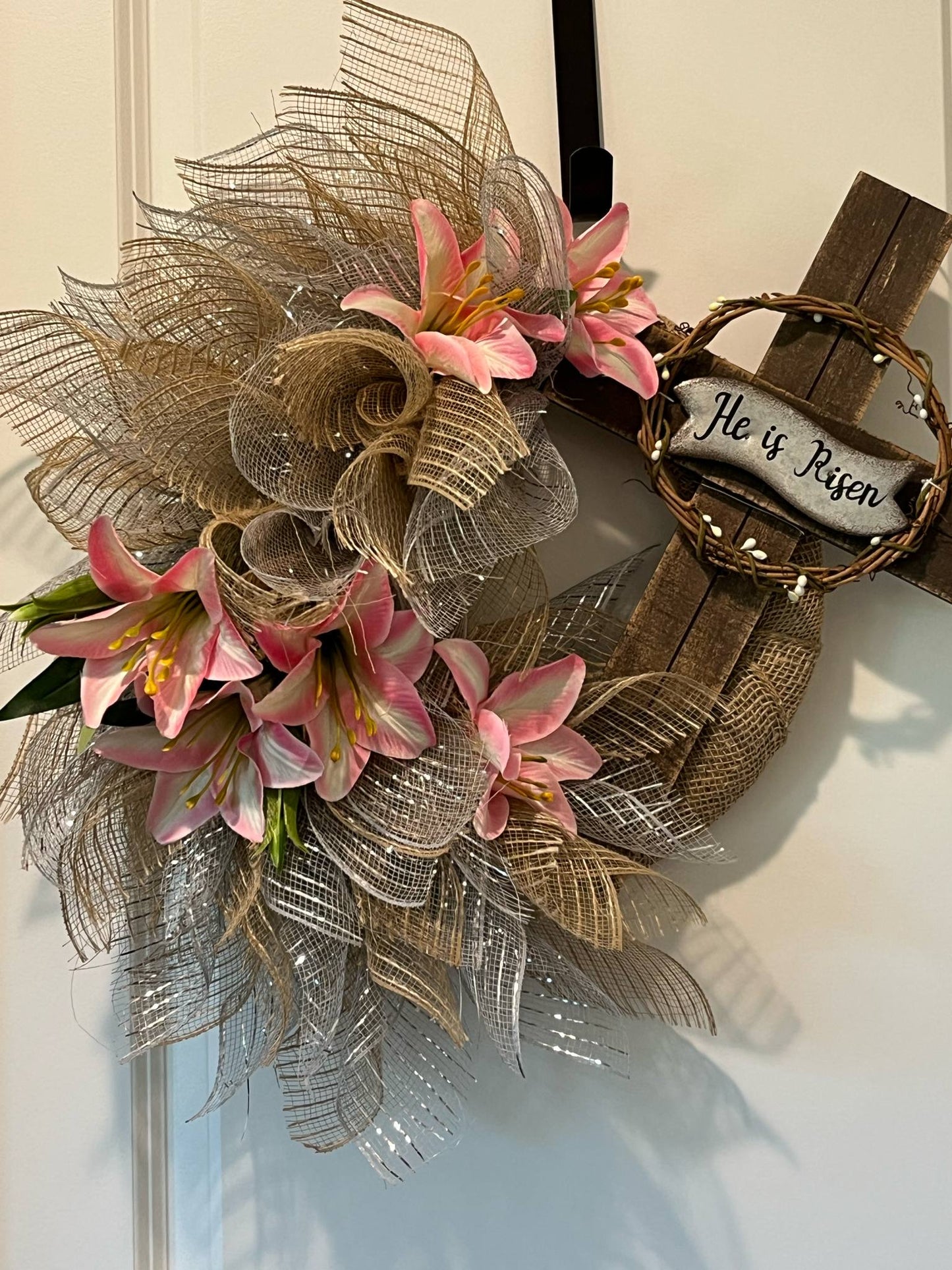 ✝️ “He Is Risen” Cross Wreath – Rustic Faith-Inspired Easter Décor