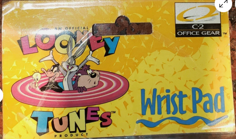 Vintage Looney Tunes Wrist Pads ā 1990s Warner Bros. Office Gear ā Daffy Duck, Taz, Road Runner (NOS Sealed)