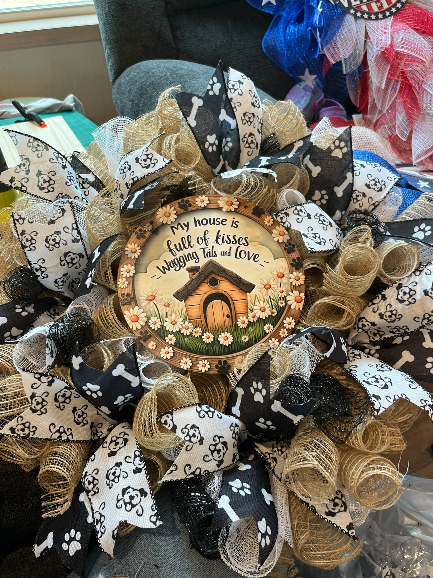 š¾ āFull of Kisses & Wagging Tailsā Dog Loverās Wreath ā Paw Print & Burlap DĆ©cor