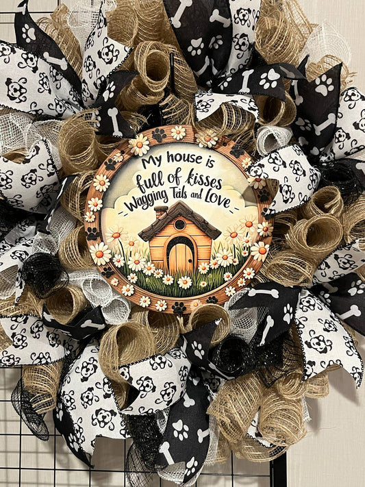 🐾 “Full of Kisses & Wagging Tails” Dog Lover’s Wreath – Paw Print & Burlap Décor