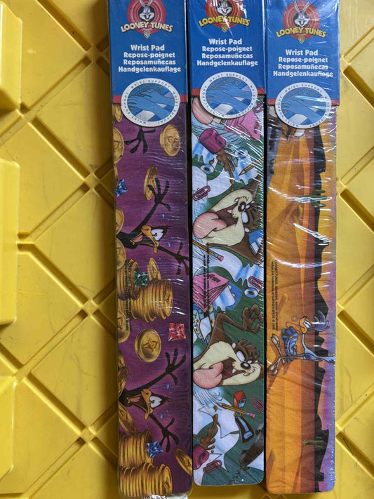 Vintage Looney Tunes Wrist Pads – 1990s Warner Bros. Office Gear – Daffy Duck, Taz, Road Runner (NOS Sealed)