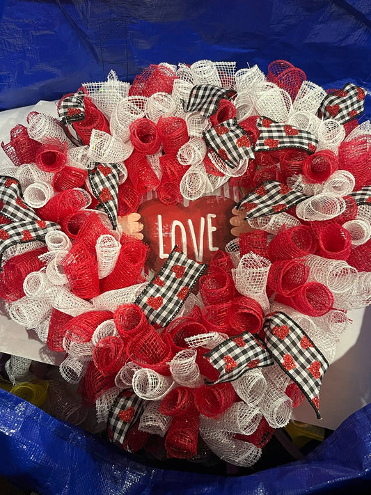 ❤️ Buffalo Plaid Heart Wreath – “LOVE” Valentine’s Day Mesh Décor